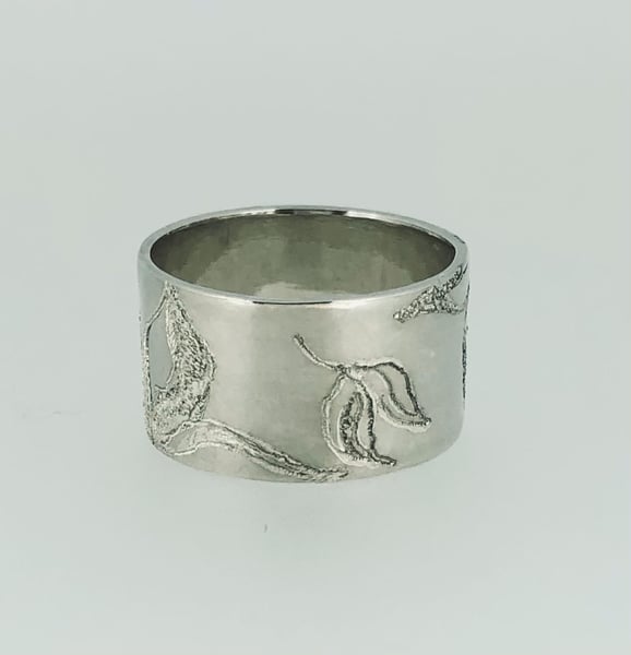 Flora ring by Zelda Bird
